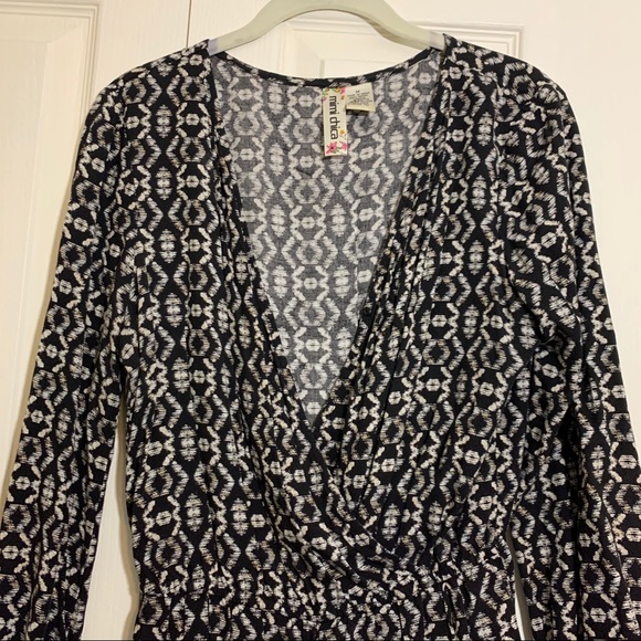 Black Patterned Long Sleeve Romper w/ Front Snap - Picture 2 of 7